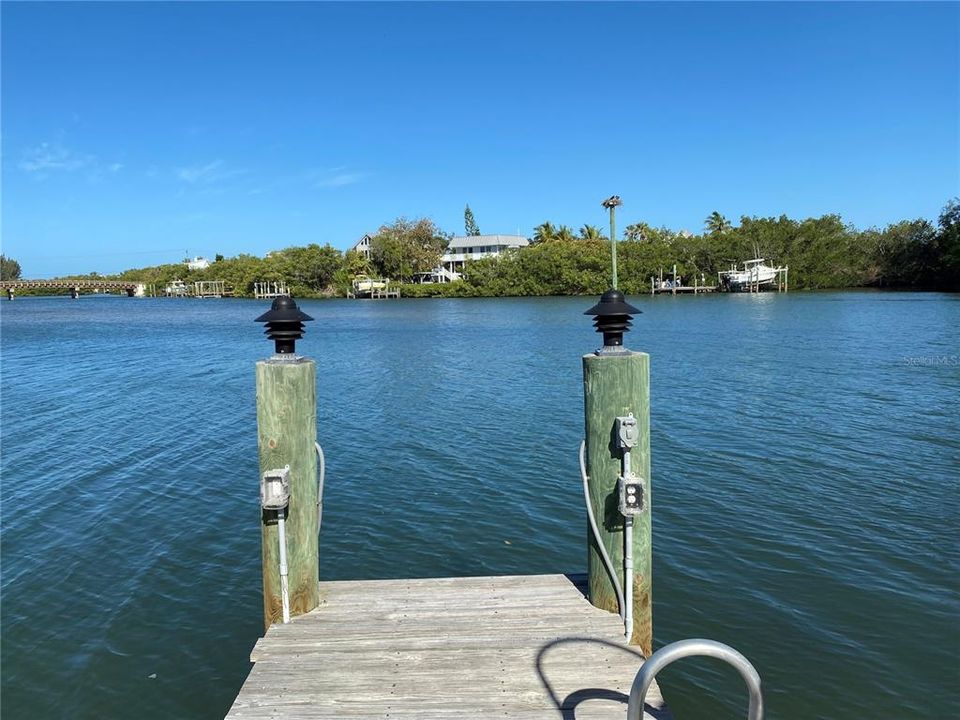 出租: $6,000 (3 贝兹, 2 浴室, 2488 平方英尺)