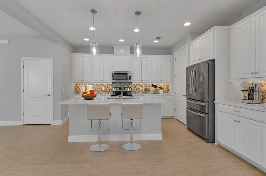 For Rent: $2,750 (3 beds, 2 baths, 2083 Square Feet)