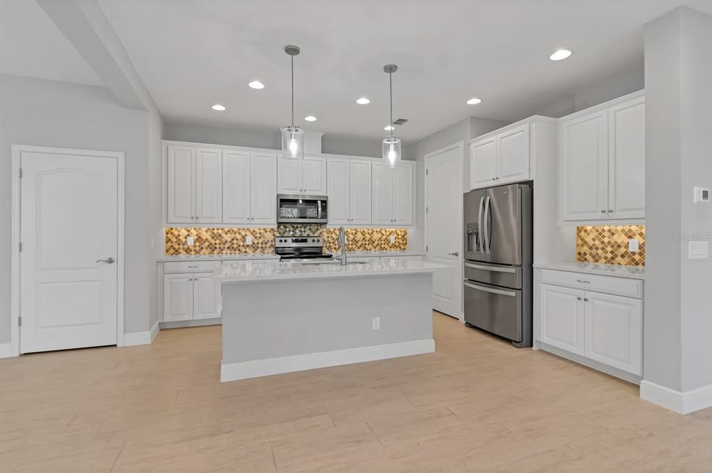 For Rent: $2,750 (3 beds, 2 baths, 2083 Square Feet)