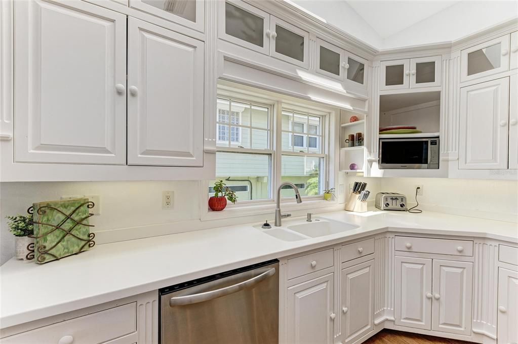 待售: $1,750,000 (4 贝兹, 4 浴室, 3712 平方英尺)