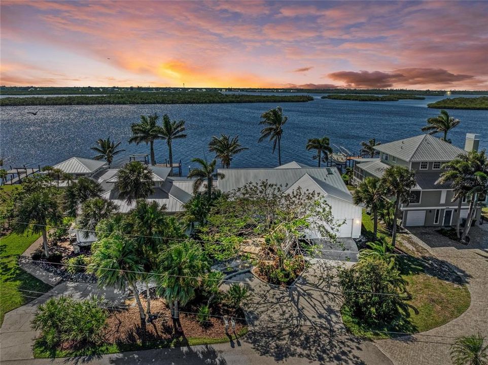 待售: $1,750,000 (4 贝兹, 4 浴室, 3712 平方英尺)