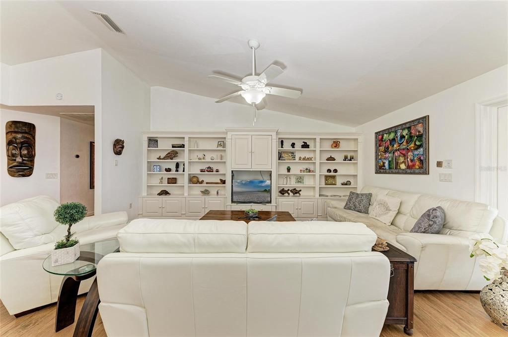 待售: $1,750,000 (4 贝兹, 4 浴室, 3712 平方英尺)