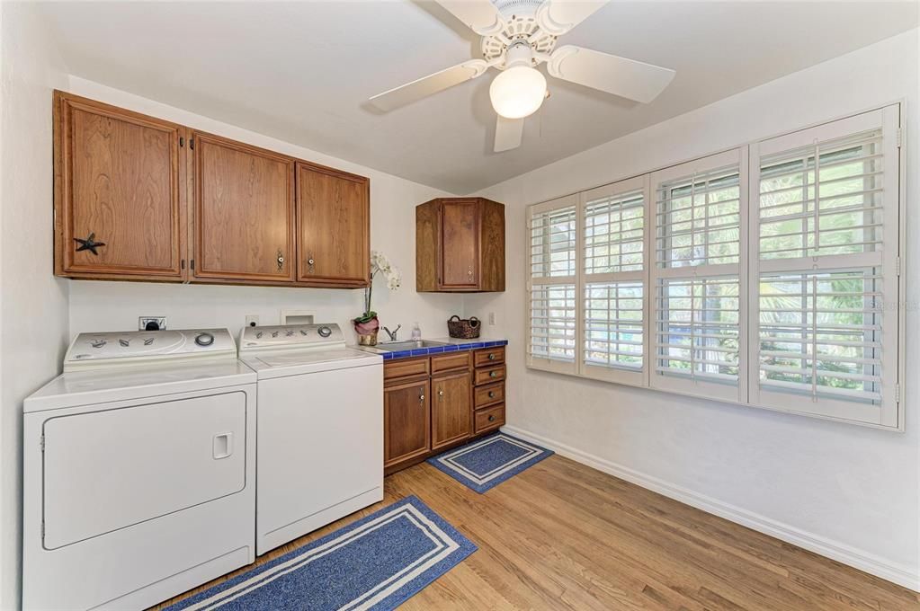 待售: $1,750,000 (4 贝兹, 4 浴室, 3712 平方英尺)