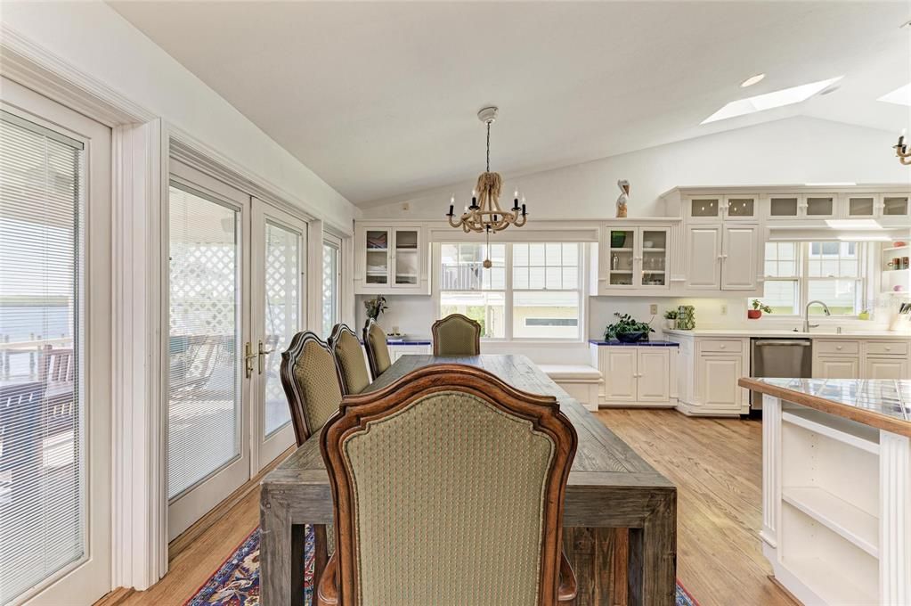 待售: $1,750,000 (4 贝兹, 4 浴室, 3712 平方英尺)