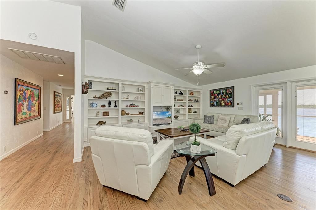 待售: $1,750,000 (4 贝兹, 4 浴室, 3712 平方英尺)