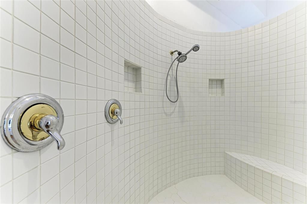 待售: $1,750,000 (4 贝兹, 4 浴室, 3712 平方英尺)