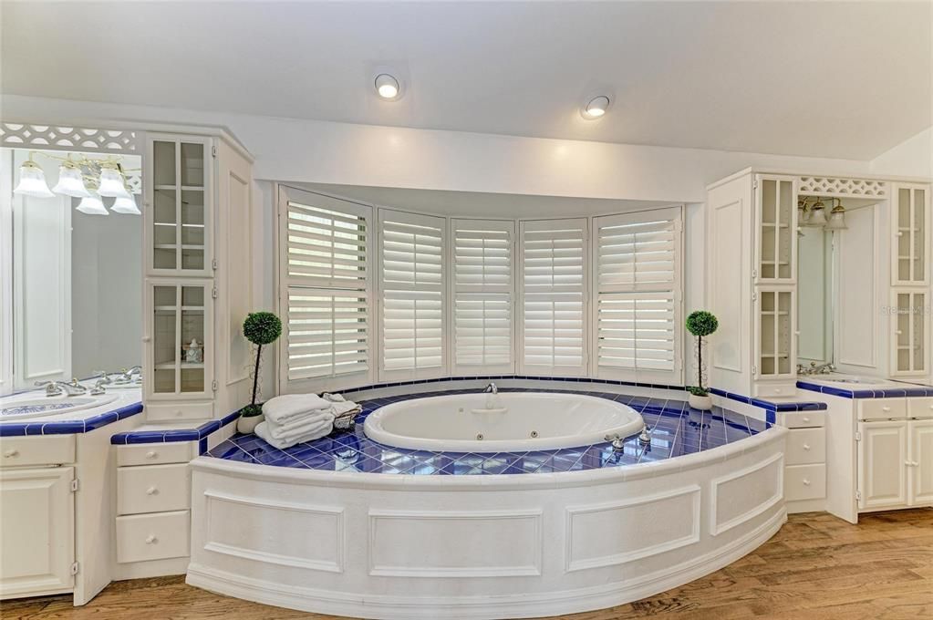 待售: $1,750,000 (4 贝兹, 4 浴室, 3712 平方英尺)