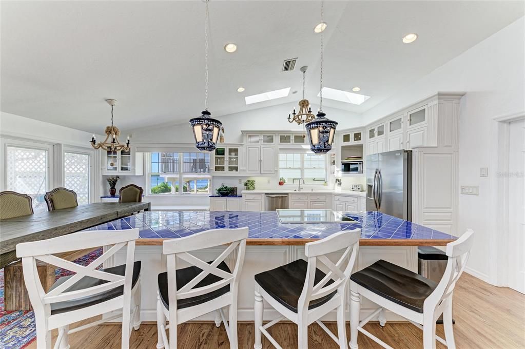 待售: $1,750,000 (4 贝兹, 4 浴室, 3712 平方英尺)