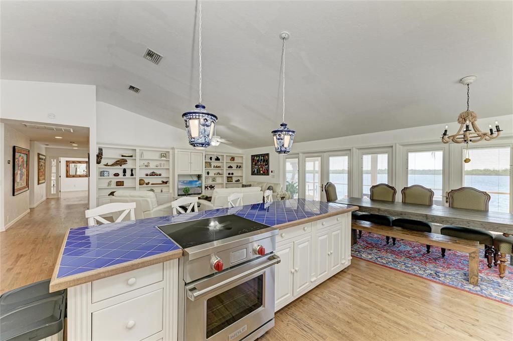 待售: $1,750,000 (4 贝兹, 4 浴室, 3712 平方英尺)