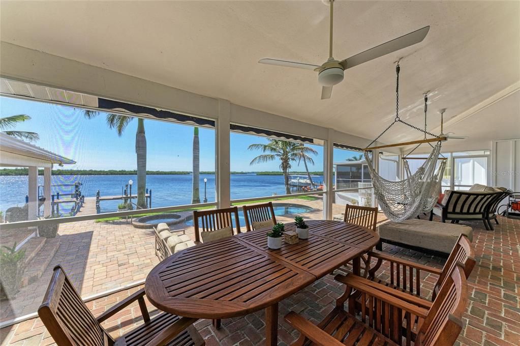 待售: $1,750,000 (4 贝兹, 4 浴室, 3712 平方英尺)