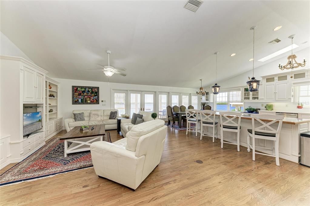 待售: $1,750,000 (4 贝兹, 4 浴室, 3712 平方英尺)