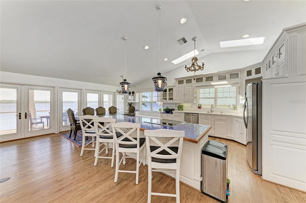 待售: $1,750,000 (4 贝兹, 4 浴室, 3712 平方英尺)