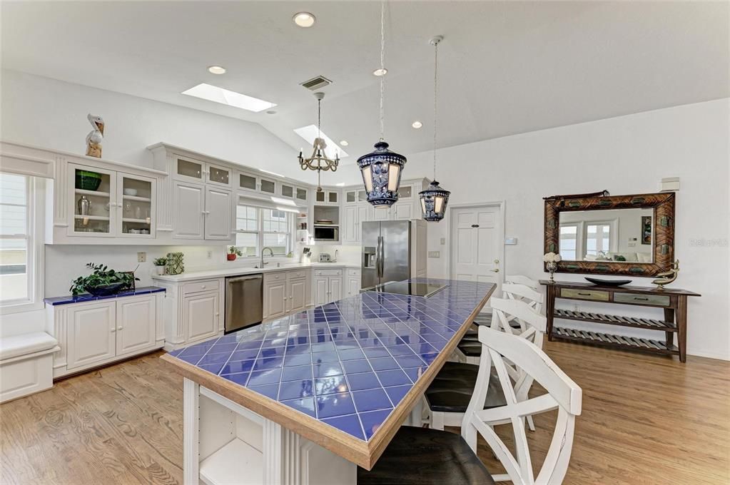 待售: $1,750,000 (4 贝兹, 4 浴室, 3712 平方英尺)