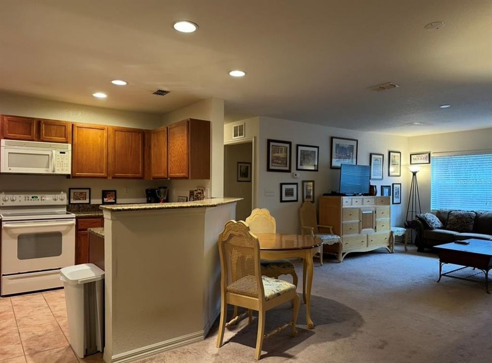 出租: $1,600 (2 贝兹, 2 浴室, 1050 平方英尺)