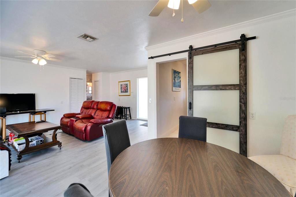 En Venta: $899,000 (3 camas, 2 baños, 1414 Pies cuadrados)