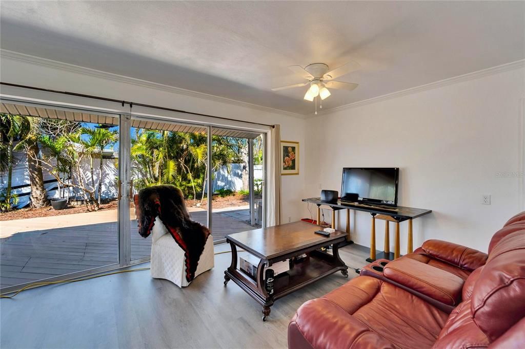 En Venta: $899,000 (3 camas, 2 baños, 1414 Pies cuadrados)