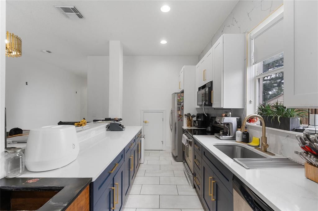 Activo con contrato: $477,000 (3 camas, 2 baños, 2053 Pies cuadrados)