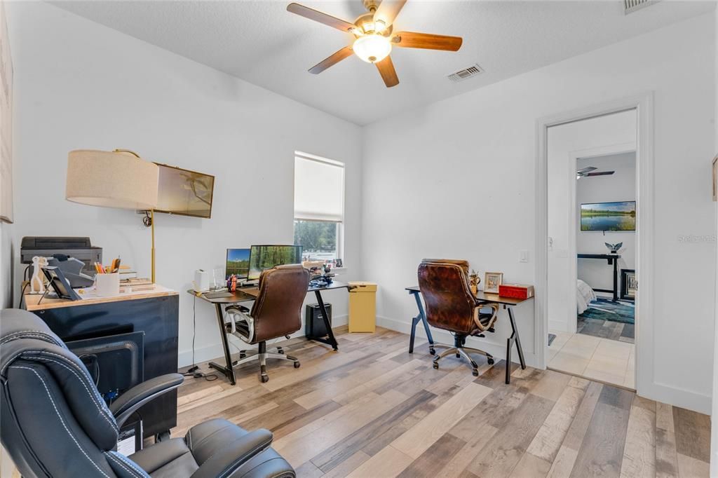 Activo con contrato: $477,000 (3 camas, 2 baños, 2053 Pies cuadrados)