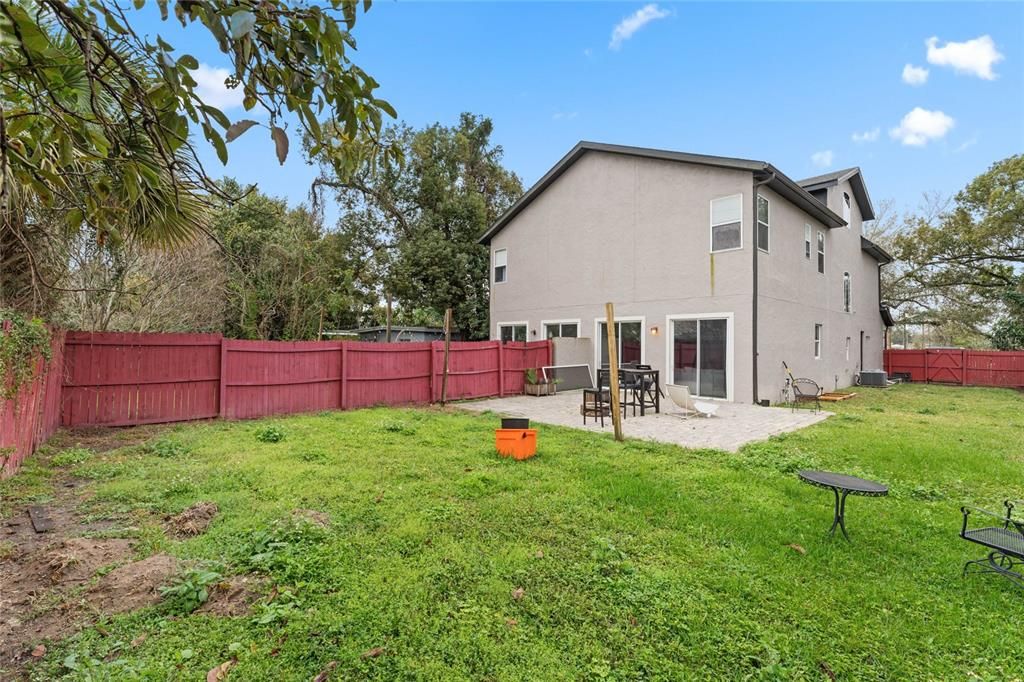 Activo con contrato: $477,000 (3 camas, 2 baños, 2053 Pies cuadrados)