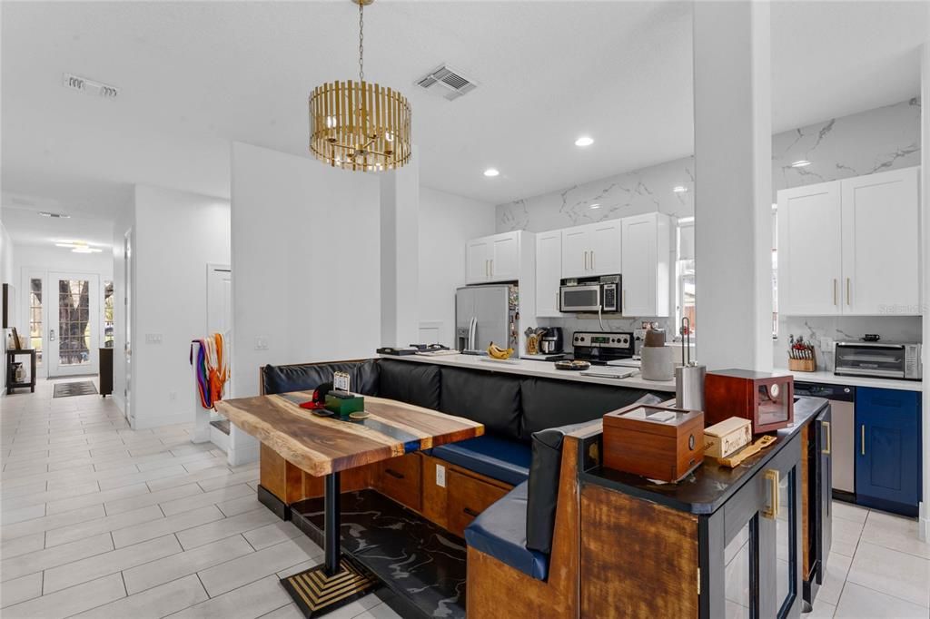 Activo con contrato: $477,000 (3 camas, 2 baños, 2053 Pies cuadrados)