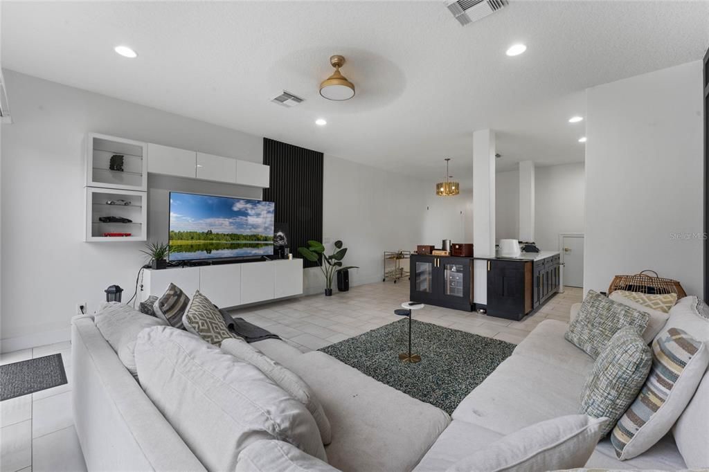 Activo con contrato: $477,000 (3 camas, 2 baños, 2053 Pies cuadrados)