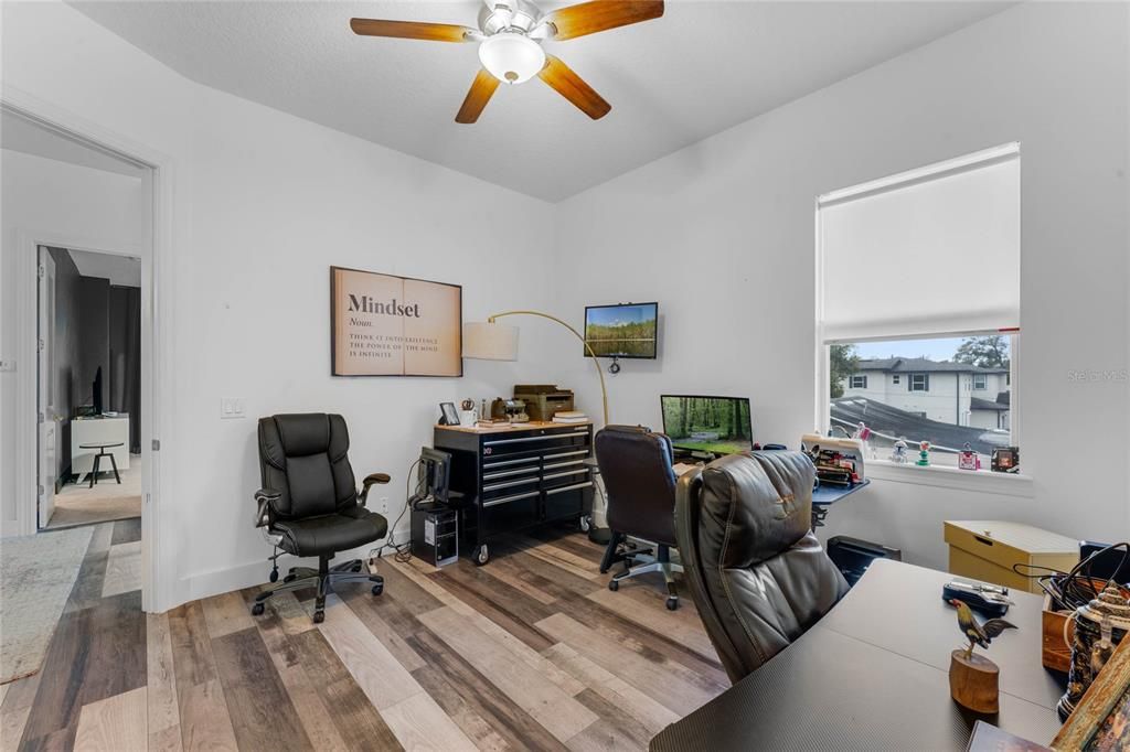 Activo con contrato: $477,000 (3 camas, 2 baños, 2053 Pies cuadrados)