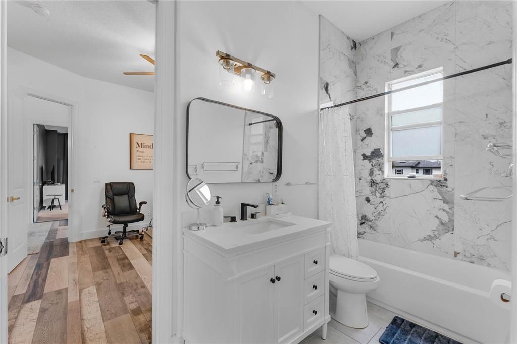 Activo con contrato: $477,000 (3 camas, 2 baños, 2053 Pies cuadrados)