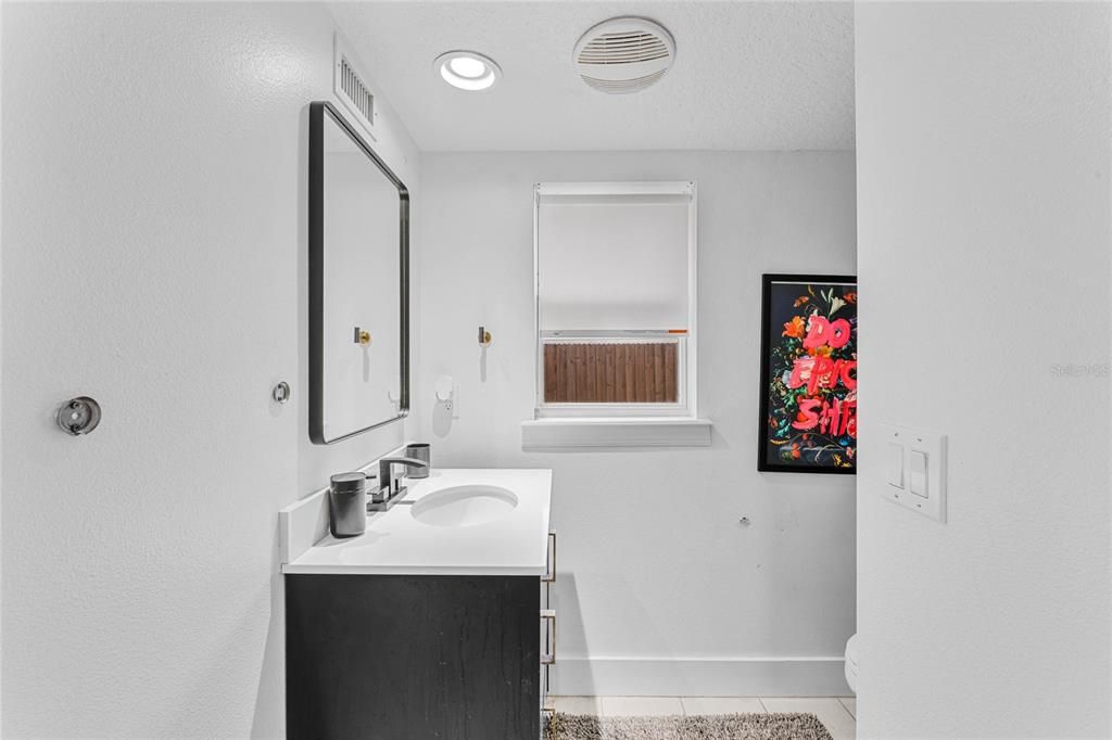 Activo con contrato: $477,000 (3 camas, 2 baños, 2053 Pies cuadrados)