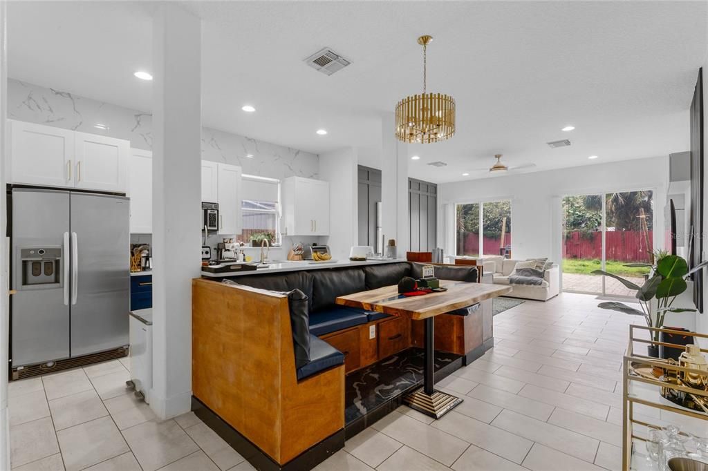 Activo con contrato: $477,000 (3 camas, 2 baños, 2053 Pies cuadrados)