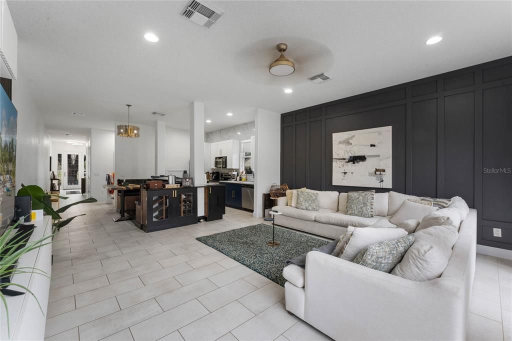 Activo con contrato: $477,000 (3 camas, 2 baños, 2053 Pies cuadrados)