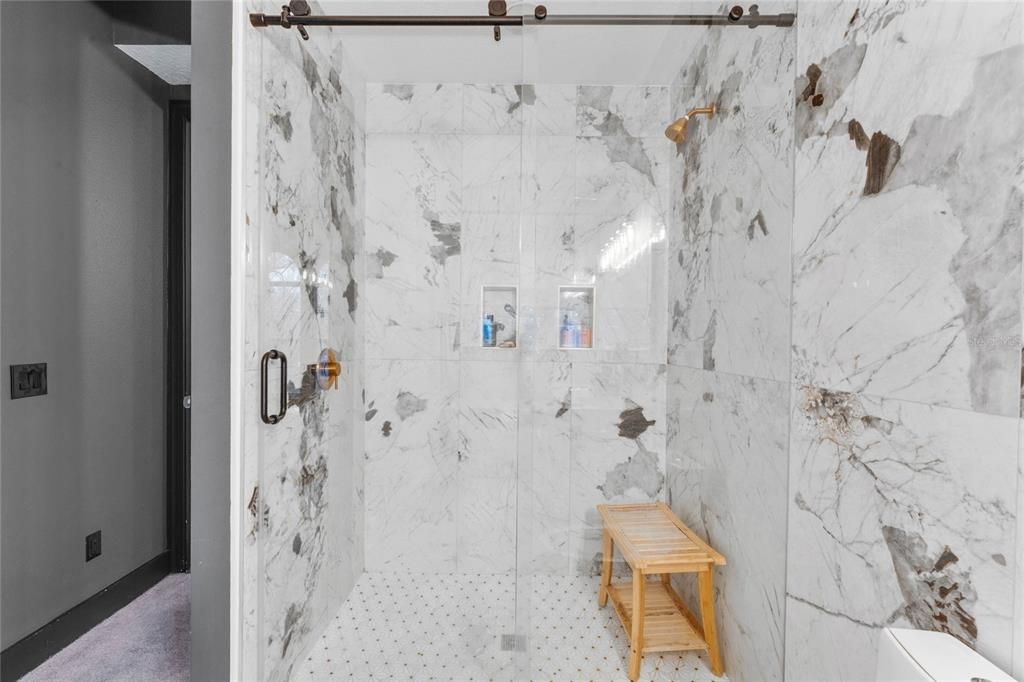 Activo con contrato: $477,000 (3 camas, 2 baños, 2053 Pies cuadrados)