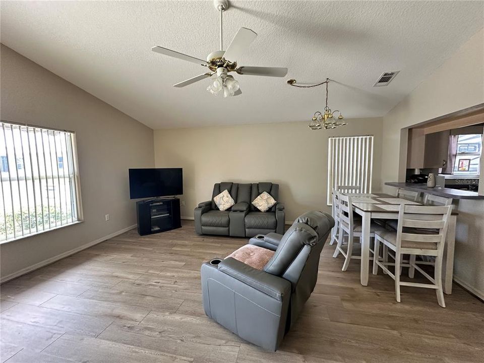 En Venta: $275,000 (1 camas, 1 baños, 936 Pies cuadrados)