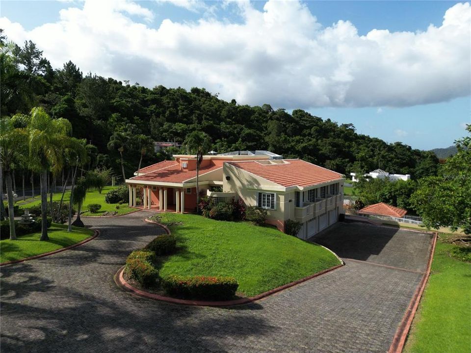 En Venta: $1,199,000 (5 camas, 5 baños, 5556 Pies cuadrados)