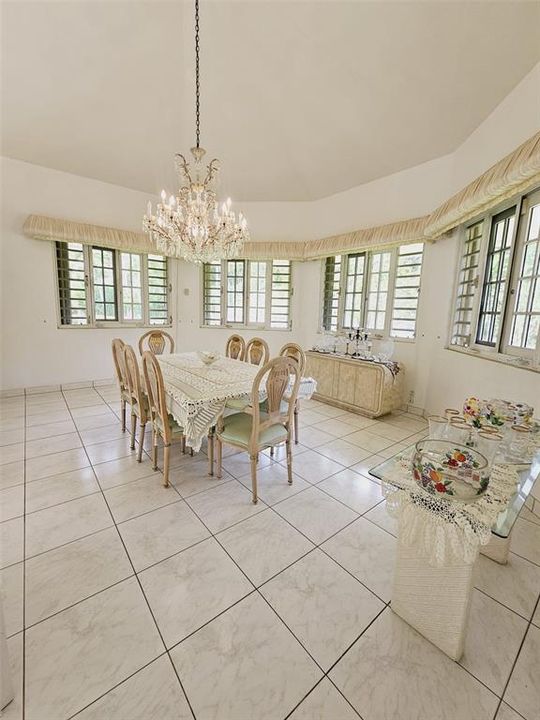 En Venta: $1,199,000 (5 camas, 5 baños, 5556 Pies cuadrados)