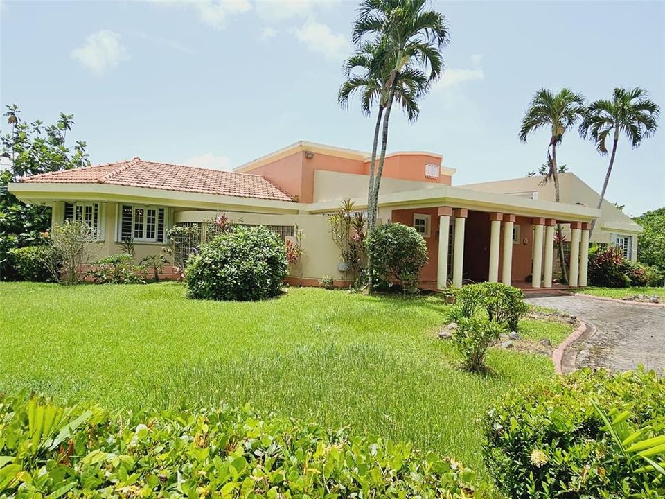 En Venta: $1,199,000 (5 camas, 5 baños, 5556 Pies cuadrados)