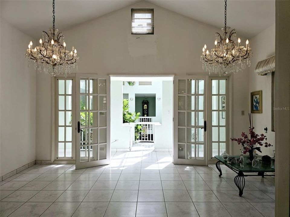 En Venta: $1,199,000 (5 camas, 5 baños, 5556 Pies cuadrados)