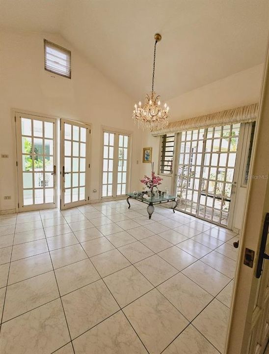 En Venta: $1,199,000 (5 camas, 5 baños, 5556 Pies cuadrados)