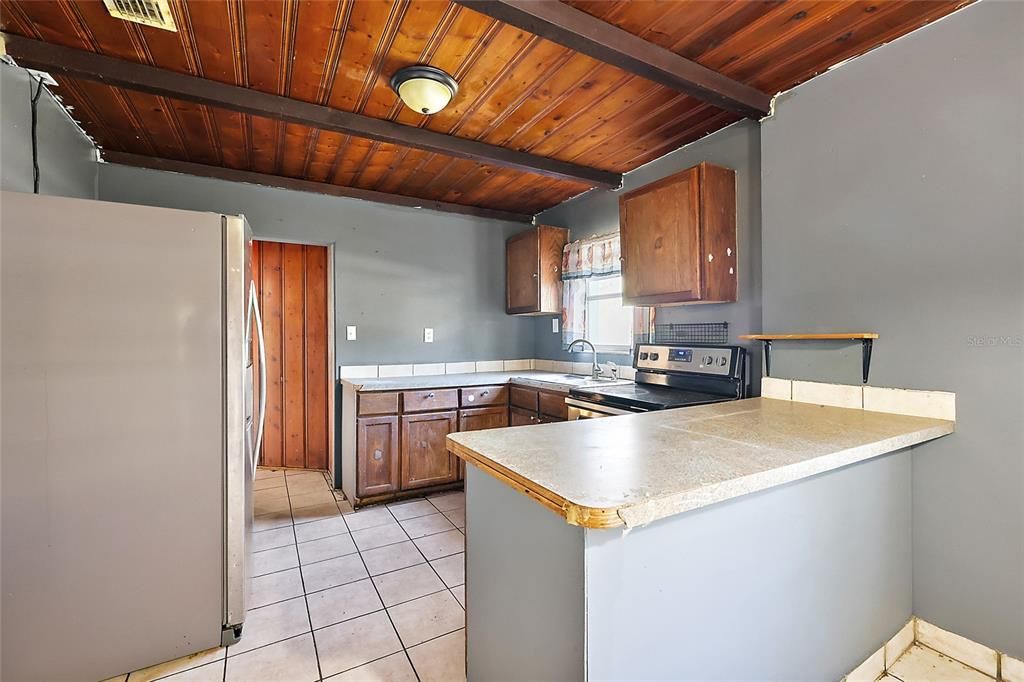 Active With Contract: $209,900 (3 beds, 2 baths, 1632 Square Feet)