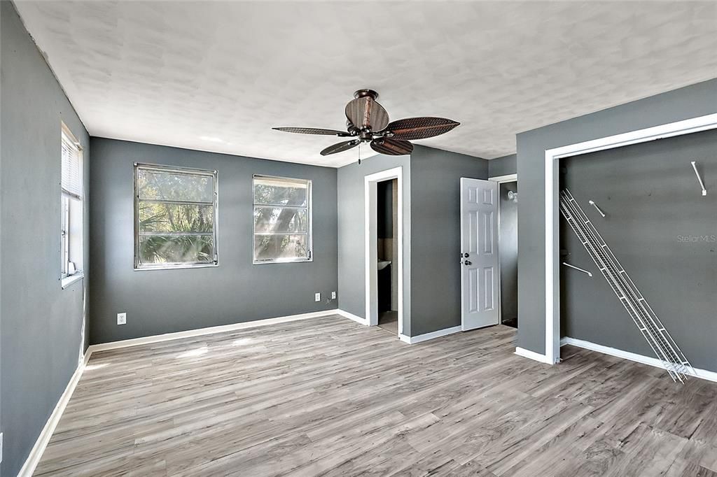 Active With Contract: $209,900 (3 beds, 2 baths, 1632 Square Feet)