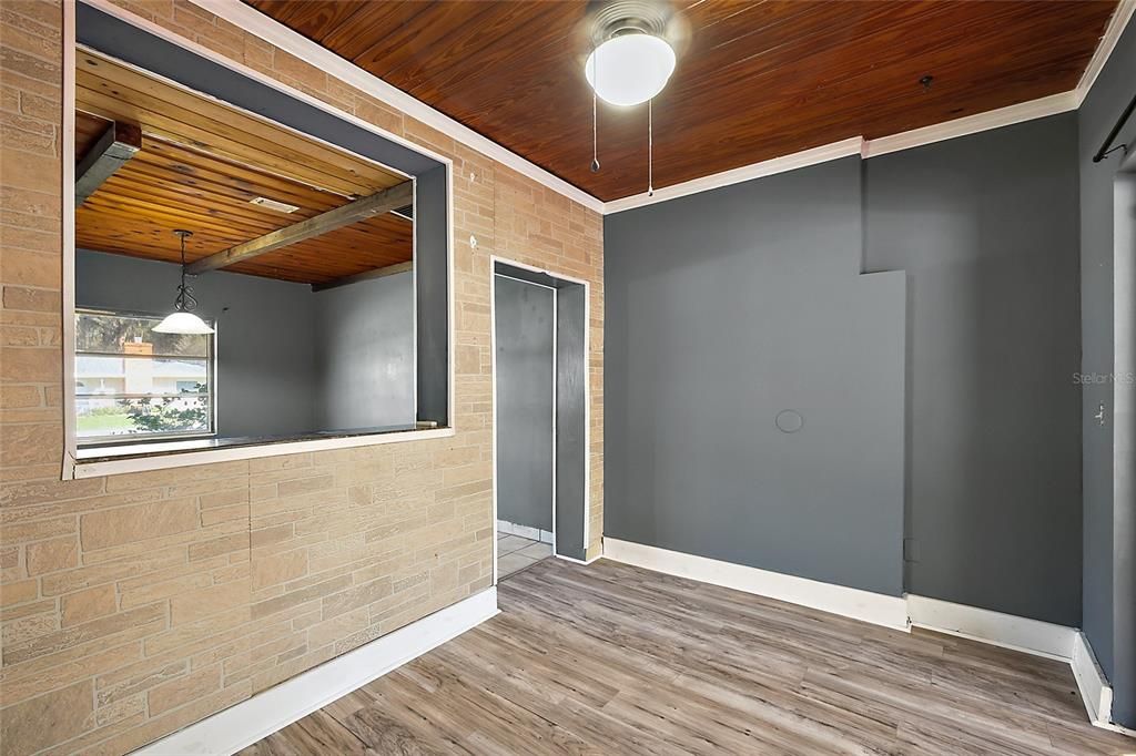 Active With Contract: $209,900 (3 beds, 2 baths, 1632 Square Feet)