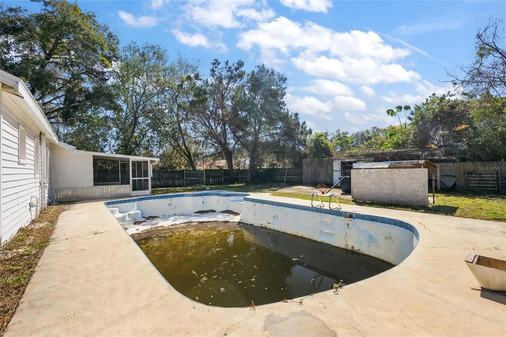 Active With Contract: $209,900 (3 beds, 2 baths, 1632 Square Feet)