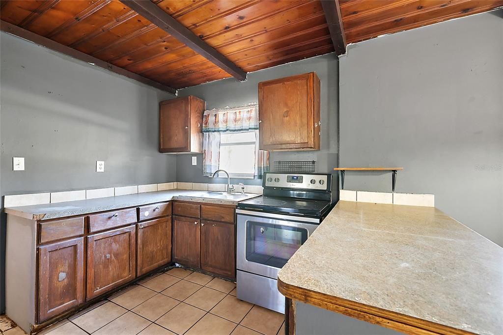 Active With Contract: $209,900 (3 beds, 2 baths, 1632 Square Feet)