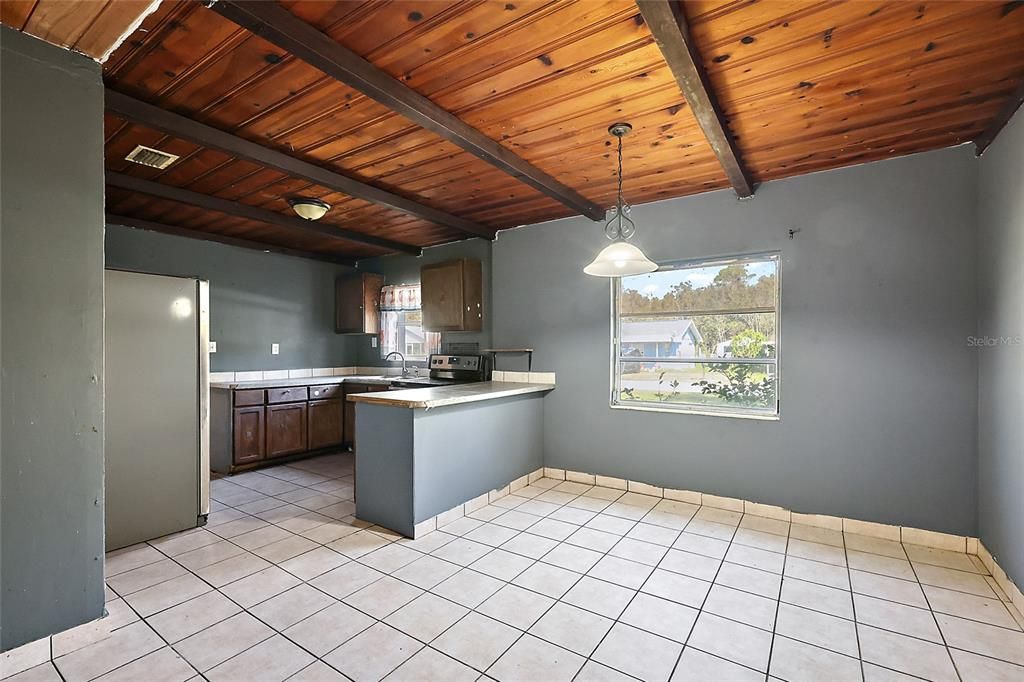 Active With Contract: $209,900 (3 beds, 2 baths, 1632 Square Feet)