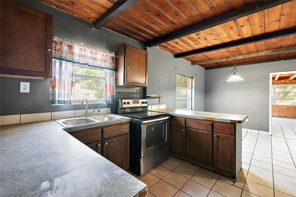 Active With Contract: $209,900 (3 beds, 2 baths, 1632 Square Feet)