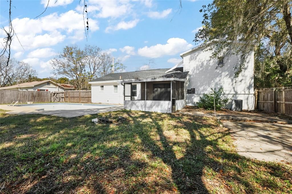 Active With Contract: $209,900 (3 beds, 2 baths, 1632 Square Feet)