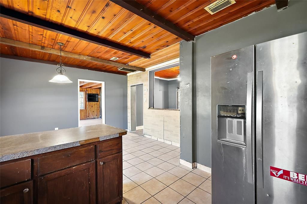 Active With Contract: $209,900 (3 beds, 2 baths, 1632 Square Feet)