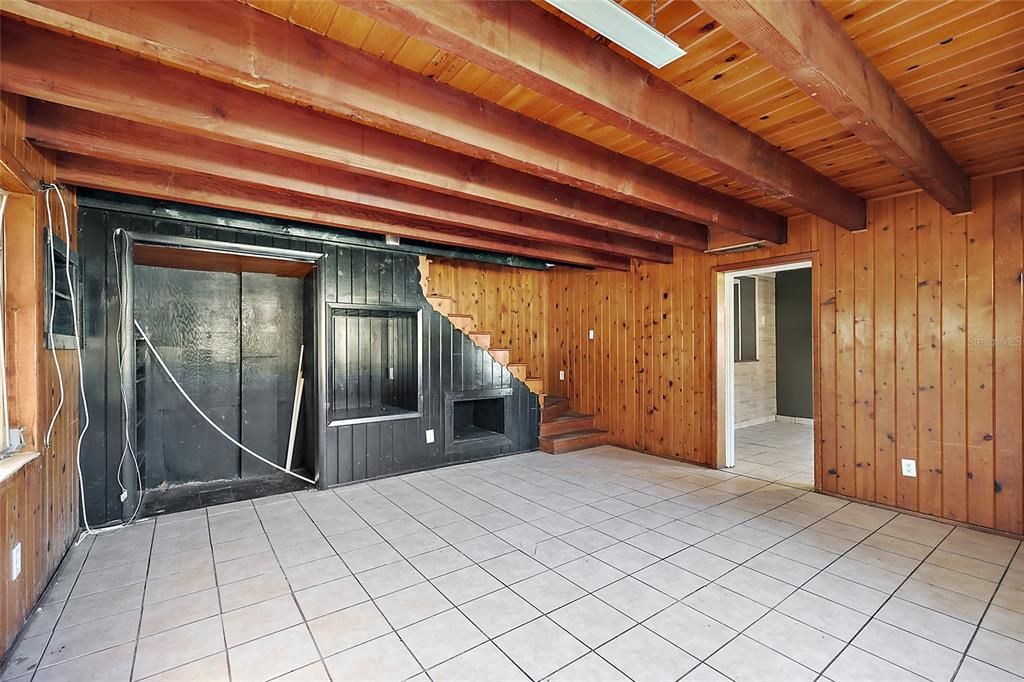 Active With Contract: $209,900 (3 beds, 2 baths, 1632 Square Feet)