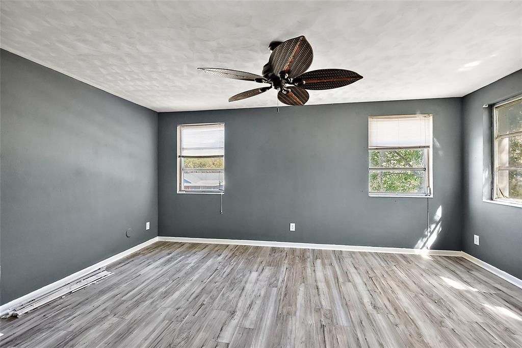 Active With Contract: $209,900 (3 beds, 2 baths, 1632 Square Feet)