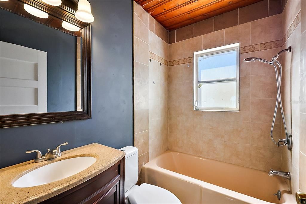 Active With Contract: $209,900 (3 beds, 2 baths, 1632 Square Feet)