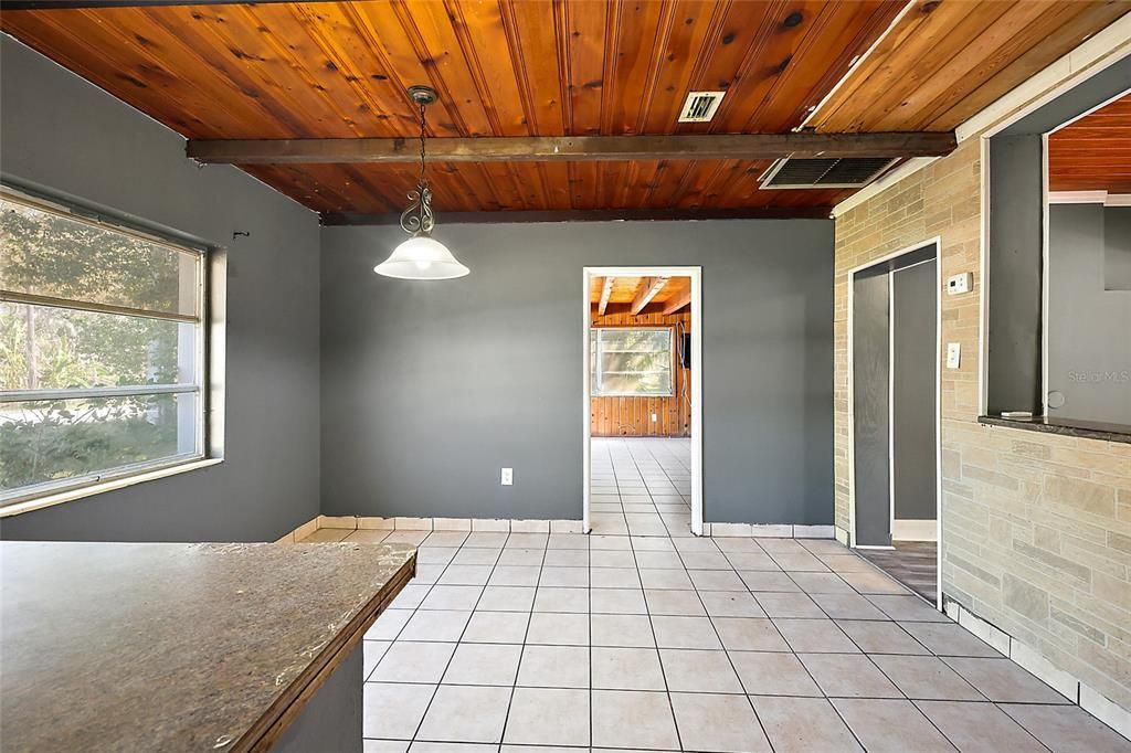 Active With Contract: $209,900 (3 beds, 2 baths, 1632 Square Feet)